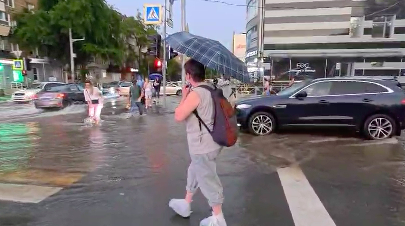Фото Мощный ураган обрушился на Новосибирск. ОНЛАЙН 11 - Сиб.ФМ Фото Мощный ураган обрушился на Новосибирск. ОНЛАЙН 11